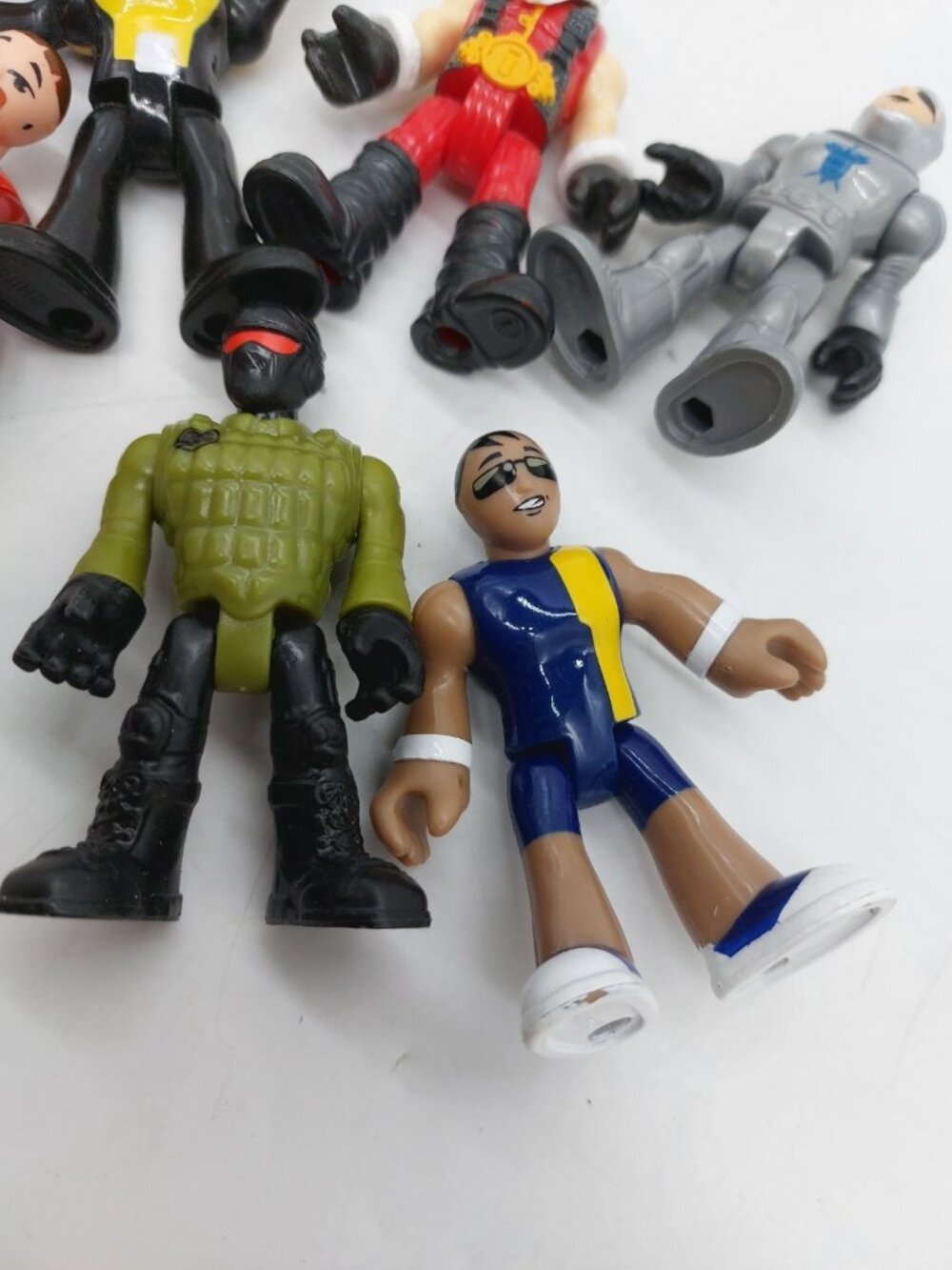 Fisher Price Imaginext Lot Of 8 Men & Women Various Years - Picture 6 of 8
